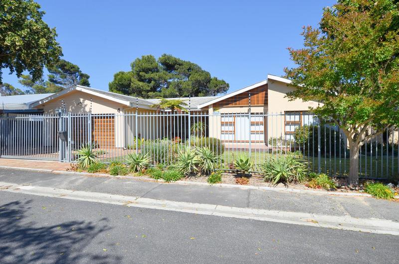 3 Bedroom Property for Sale in Parow North Western Cape